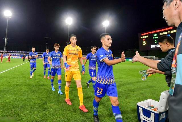 萨林杰32+15+11深圳胜上海 刘铮20分周鹏15分