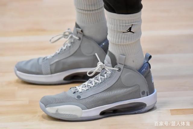 C罗庆祝击败达马克：打进2球全取3分